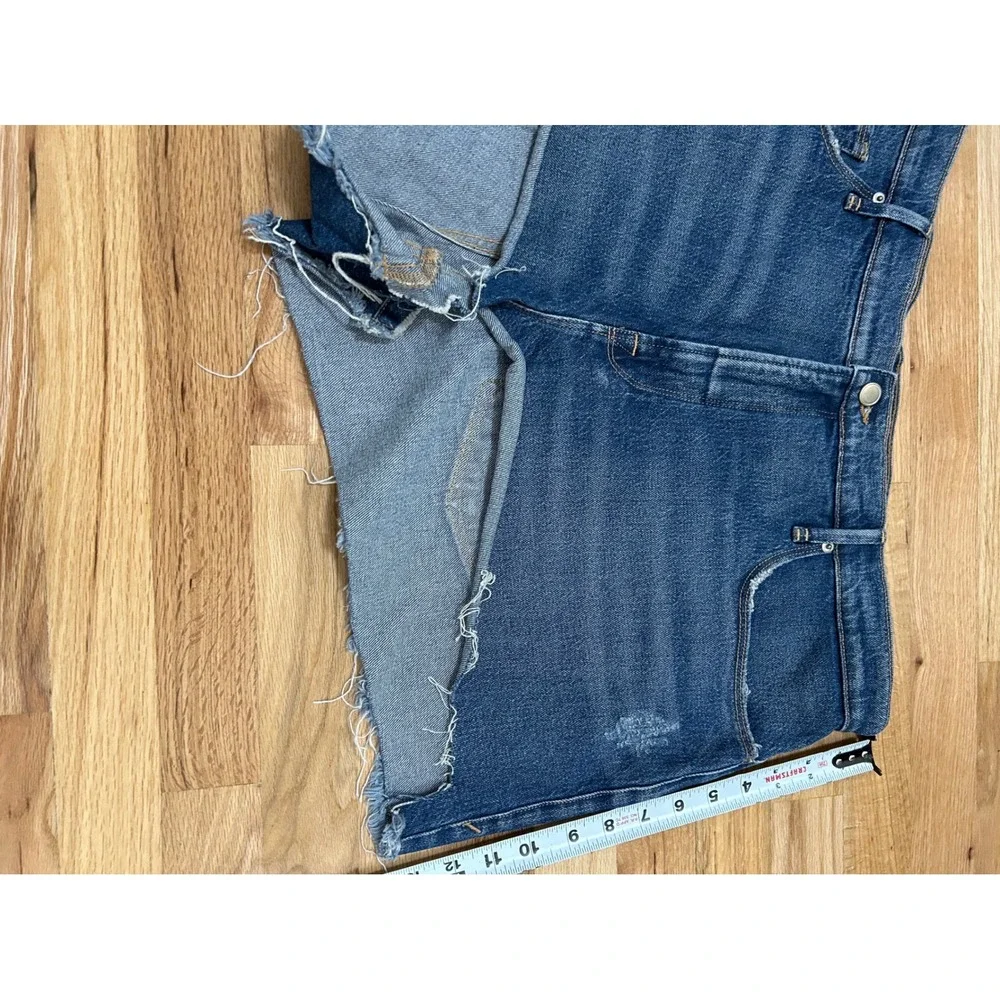 Good American High Waisted Distressed Denim Shorts Medium Wash Raw Hem Size 16